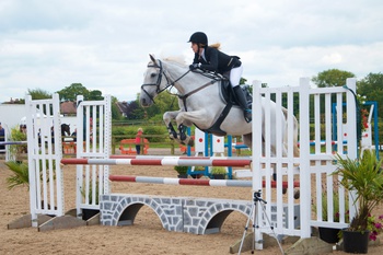Rebecca Leech Wins Dodson & Horrell 0.95m National Amateur Second Round at Dean Valley